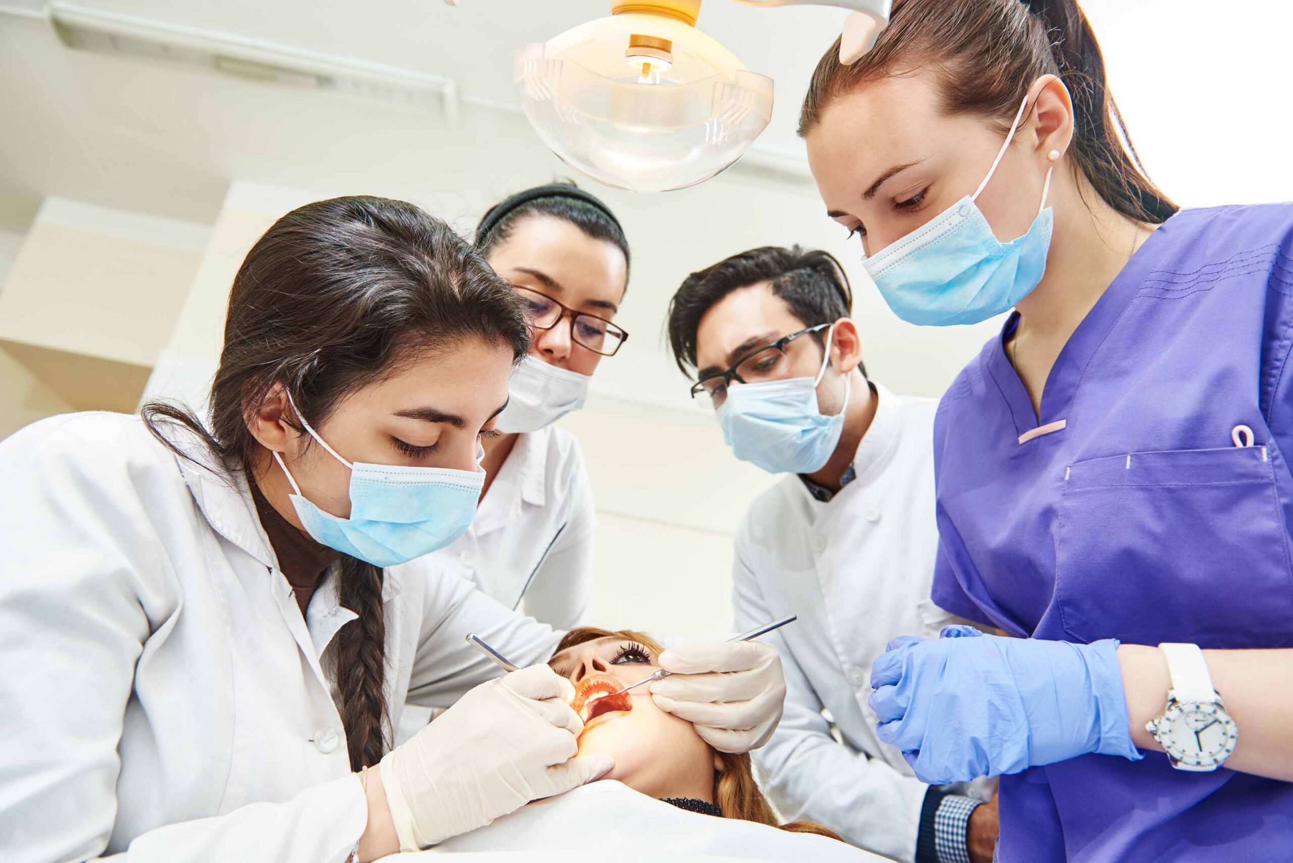 Dentistry,Education.,Female,Dentist,Doctor,Teacher,Explaining,Treatment,Procedure,To