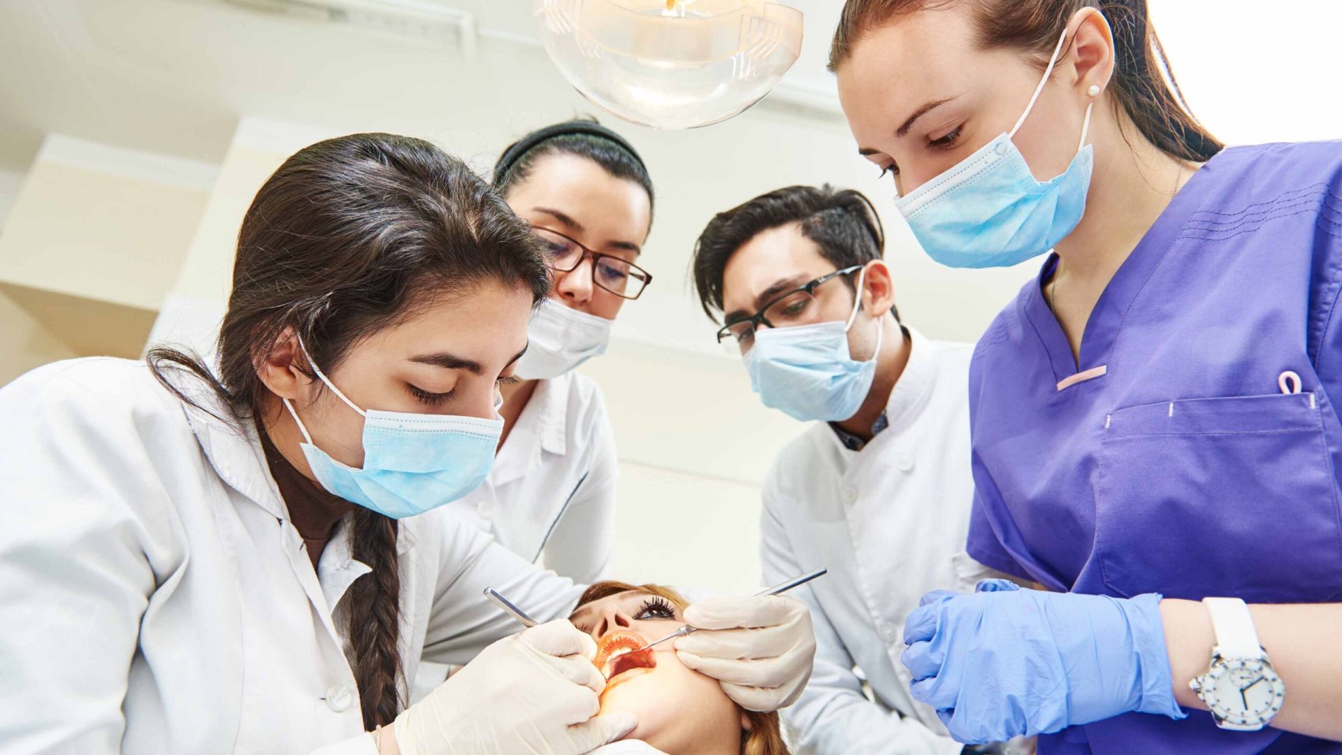 Dentistry,Education.,Female,Dentist,Doctor,Teacher,Explaining,Treatment,Procedure,To